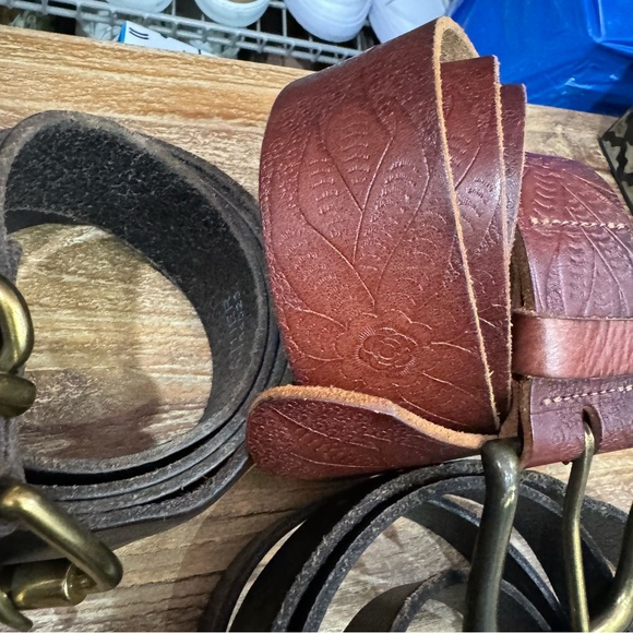 Bundle of Leather Belts: SIZE L - Picture 7 of 9
